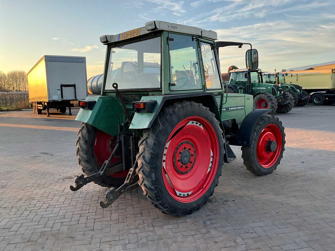 1982 FENDT ALL-WHEEL DRIVE FARM TRACTOR - Трактор: слика 5 1982 FENDT ALL-WHEEL DRIVE FARM TRACTOR - Трактор: слика 5