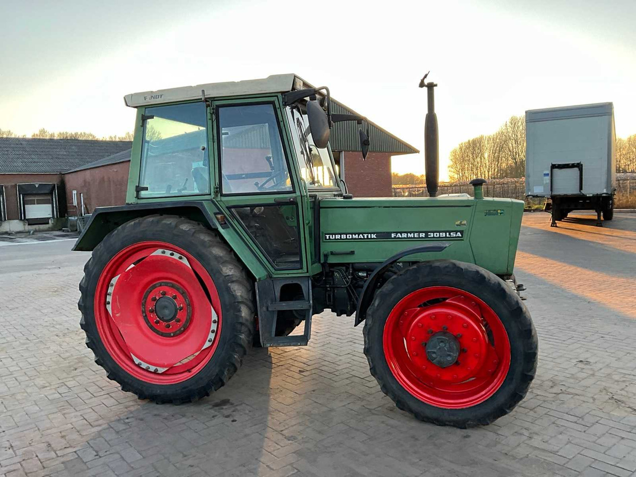 1982 FENDT ALL-WHEEL DRIVE FARM TRACTOR - Трактор: слика 4 1982 FENDT ALL-WHEEL DRIVE FARM TRACTOR - Трактор: слика 4