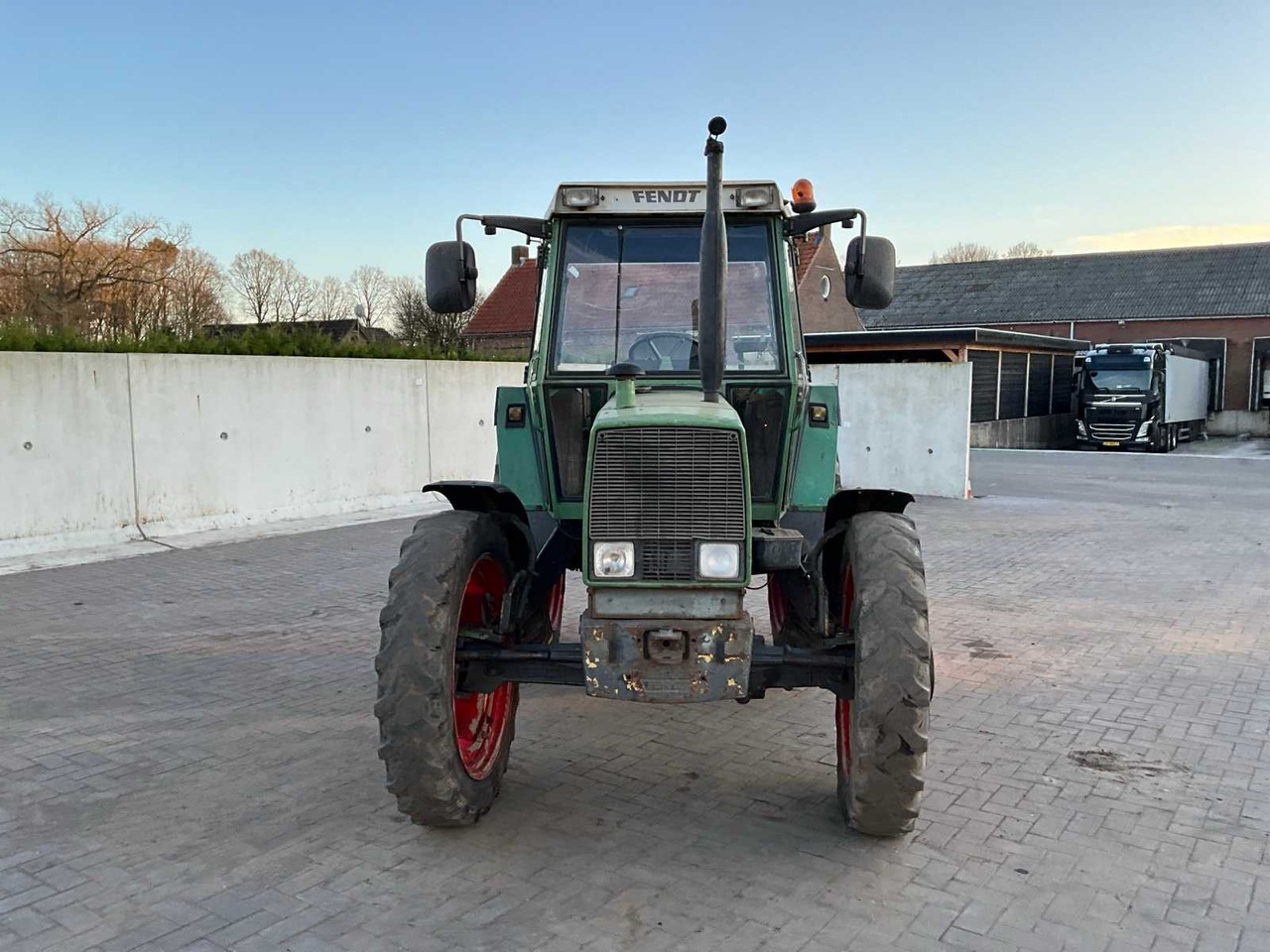 1982 FENDT ALL-WHEEL DRIVE FARM TRACTOR - Трактор: слика 2 1982 FENDT ALL-WHEEL DRIVE FARM TRACTOR - Трактор: слика 2
