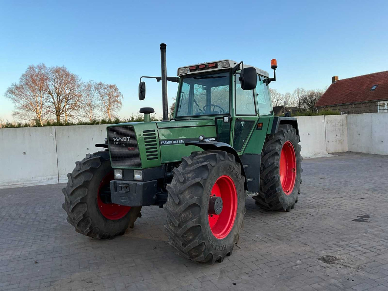 1982 FENDT FARMER 312 LSA ALL-WHEEL DRIVE FARM TRACTOR - Трактор: слика 1 1982 FENDT FARMER 312 LSA ALL-WHEEL DRIVE FARM TRACTOR - Трактор: слика 1