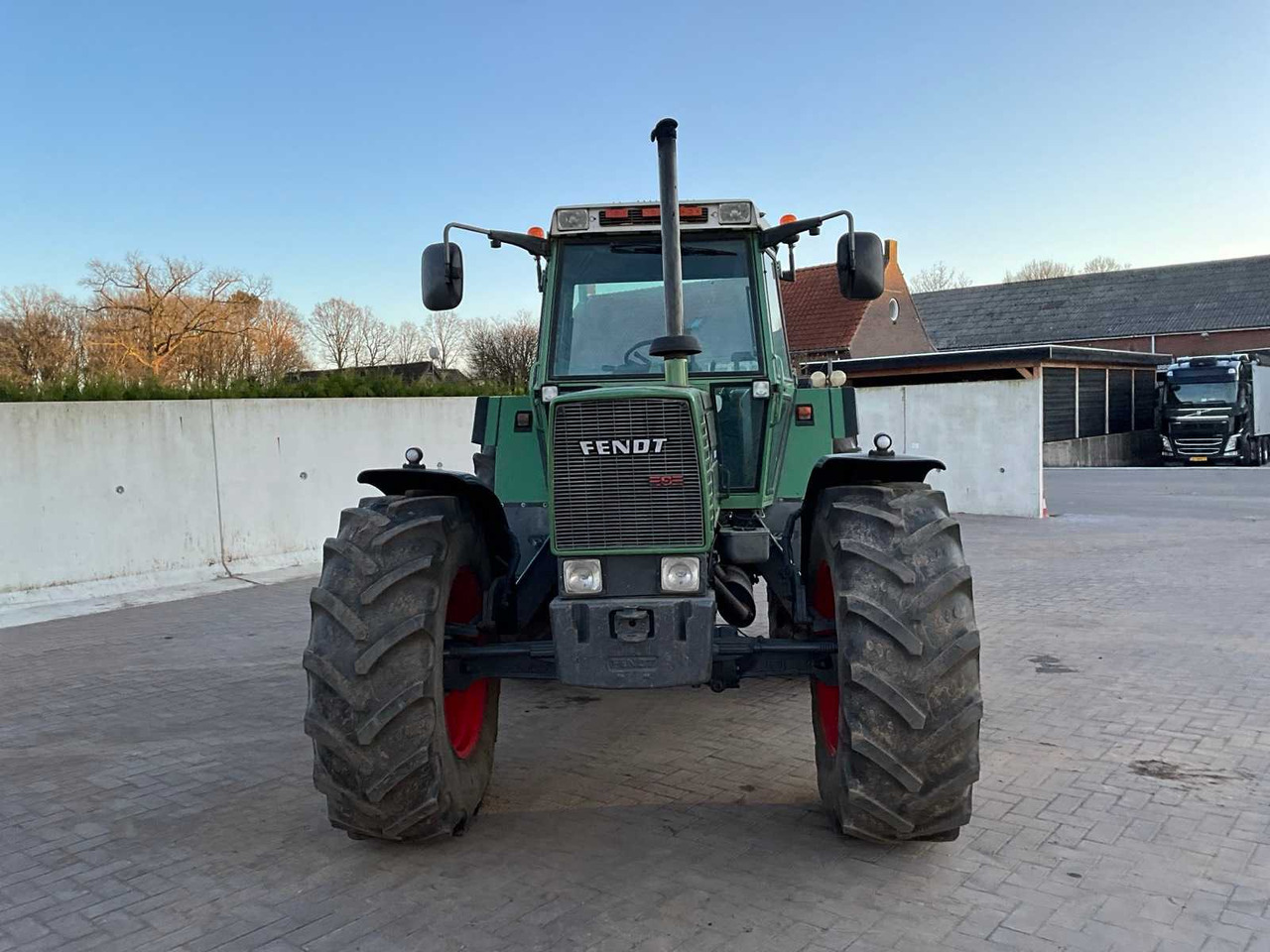 1982 FENDT FARMER 312 LSA ALL-WHEEL DRIVE FARM TRACTOR - Трактор: слика 2 1982 FENDT FARMER 312 LSA ALL-WHEEL DRIVE FARM TRACTOR - Трактор: слика 2