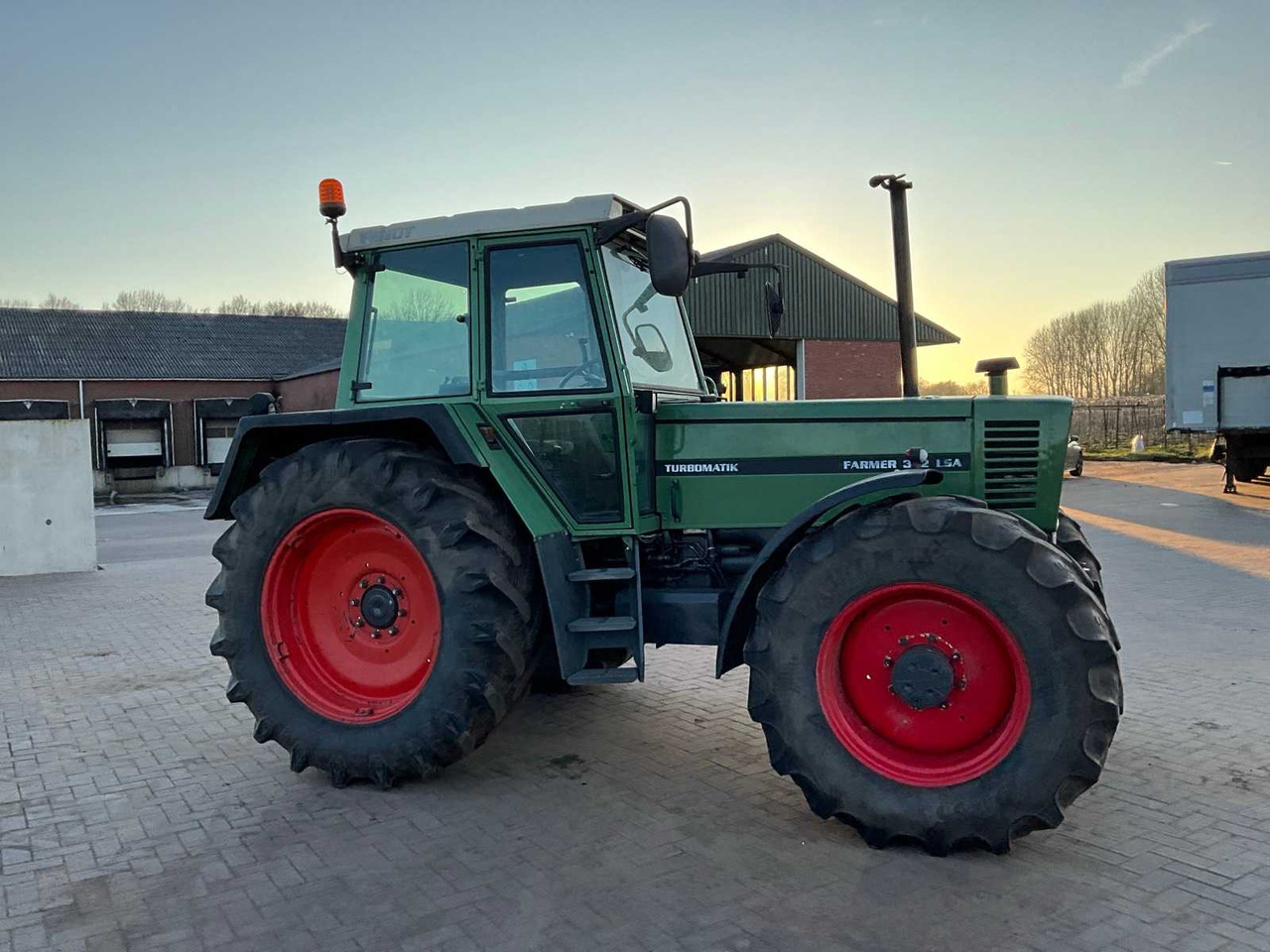 1982 FENDT FARMER 312 LSA ALL-WHEEL DRIVE FARM TRACTOR - Трактор: слика 4 1982 FENDT FARMER 312 LSA ALL-WHEEL DRIVE FARM TRACTOR - Трактор: слика 4
