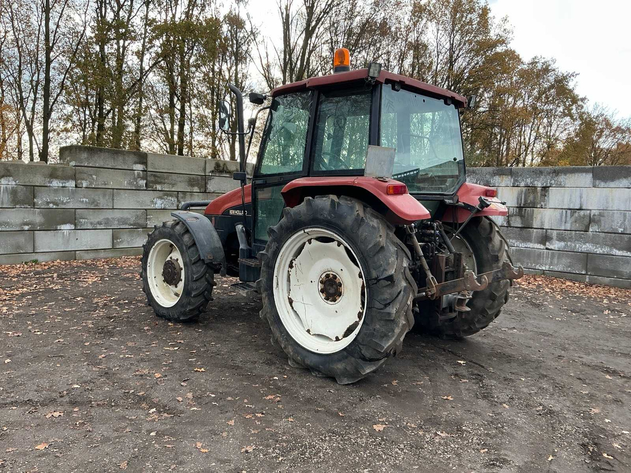 1996 NEW HOLLAND L85 DT ALL-WHEEL DRIVE FARM TRACTOR - Трактор: слика 3 1996 NEW HOLLAND L85 DT ALL-WHEEL DRIVE FARM TRACTOR - Трактор: слика 3