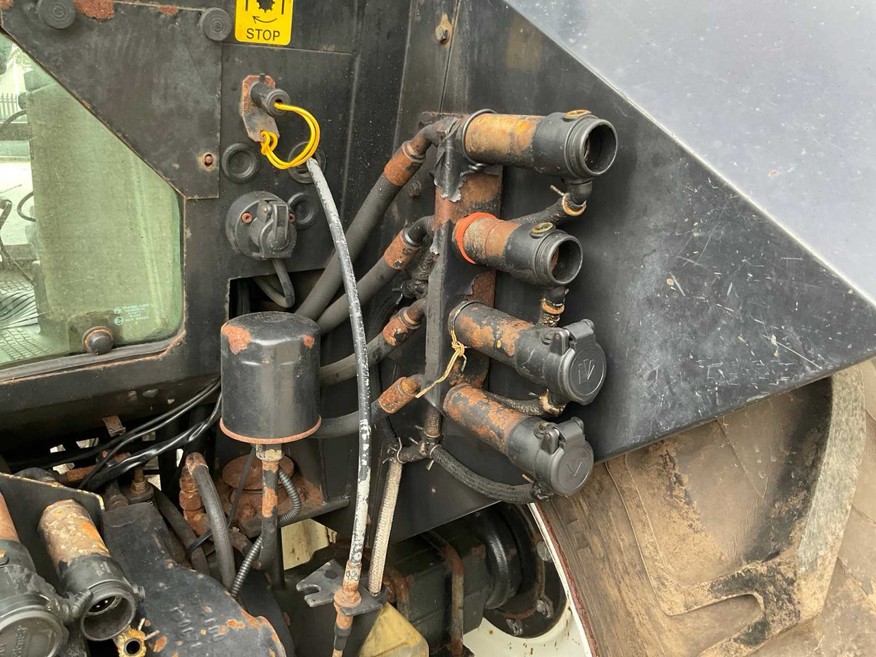 Трактор 1996 VALMET 6400 HI-TROL ALL-WHEEL DRIVE FARM TRACTOR: слика 15 Трактор 1996 VALMET 6400 HI-TROL ALL-WHEEL DRIVE FARM TRACTOR: слика 15