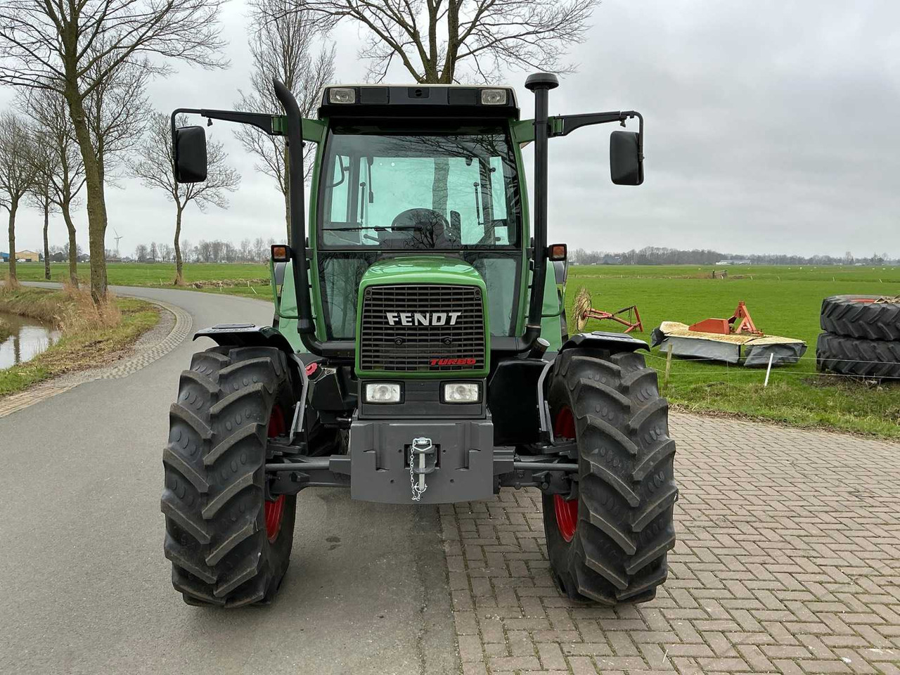 1999 FENDT FARMER 307C ALL-WHEEL DRIVE FARM TRACTOR - Трактор: слика 4 1999 FENDT FARMER 307C ALL-WHEEL DRIVE FARM TRACTOR - Трактор: слика 4