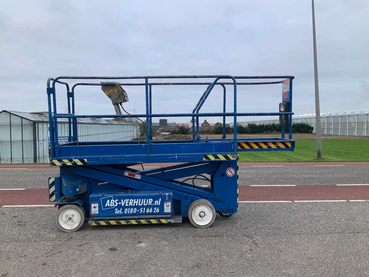 1999 UPRIGHT SL20 AERIAL PLATFORM - Дигачка платформа: слика 1 1999 UPRIGHT SL20 AERIAL PLATFORM - Дигачка платформа: слика 1