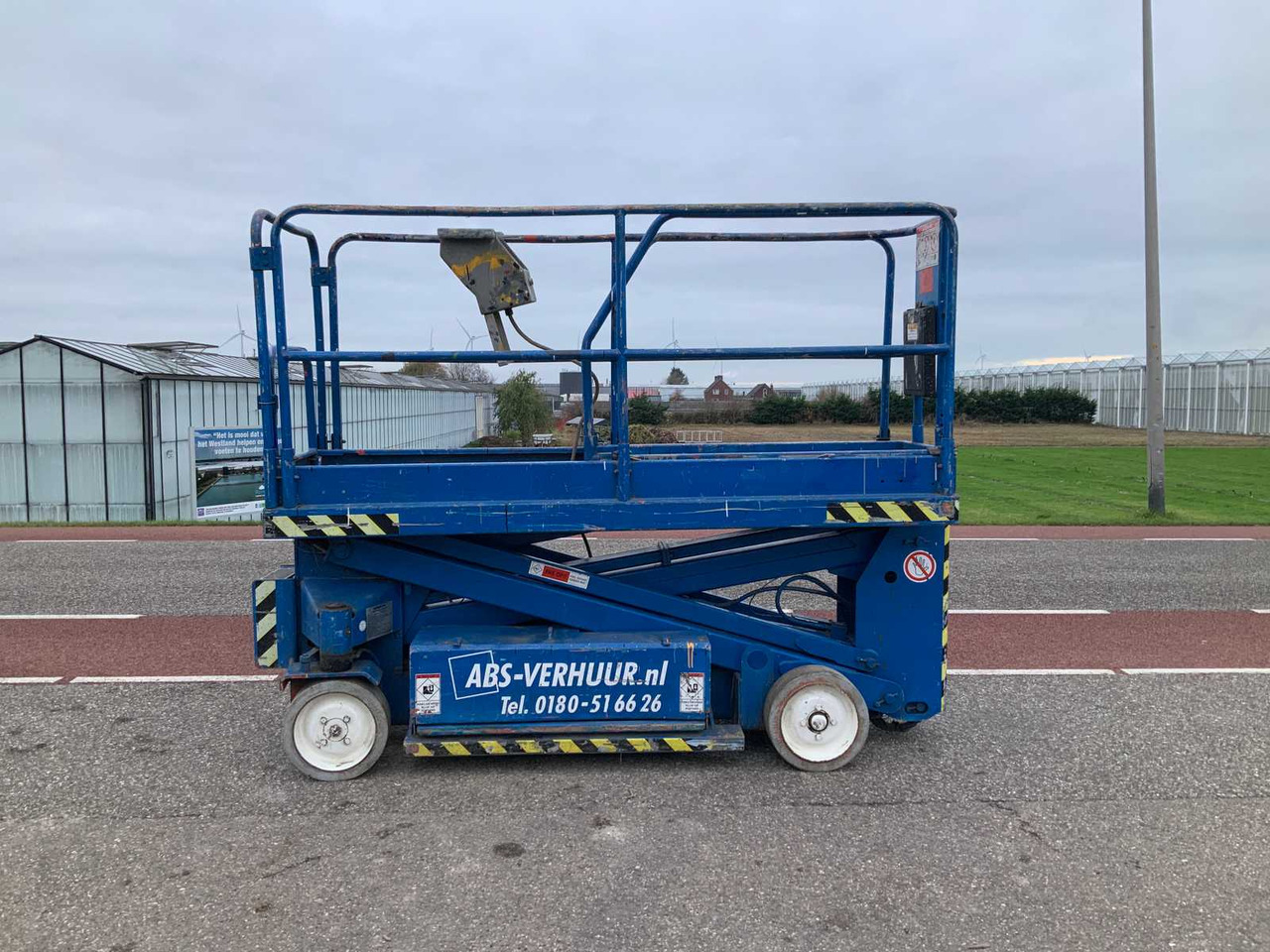 1999 UPRIGHT SL20 AERIAL PLATFORM - Дигачка платформа: слика 2 1999 UPRIGHT SL20 AERIAL PLATFORM - Дигачка платформа: слика 2