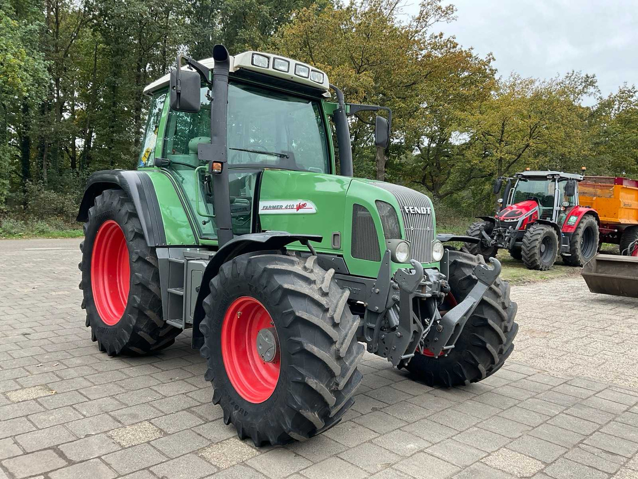 2000 FENDT FARMER 410 VARIO ALL-WHEEL DRIVE FARM TRACTOR - Трактор: слика 3 2000 FENDT FARMER 410 VARIO ALL-WHEEL DRIVE FARM TRACTOR - Трактор: слика 3