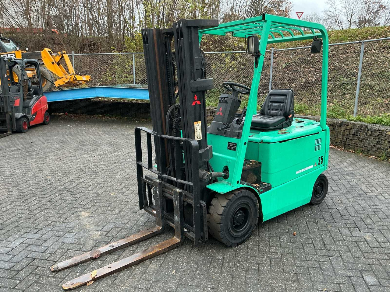2003 MITSUBISHI FB25K FORKLIFT - Вилушкар: слика 1 2003 MITSUBISHI FB25K FORKLIFT - Вилушкар: слика 1