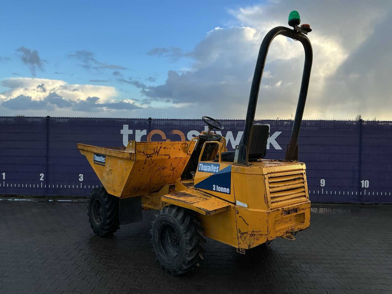 2004 THWAITES 3 TON DUMPER - Мини истоварувач: слика 3 2004 THWAITES 3 TON DUMPER - Мини истоварувач: слика 3