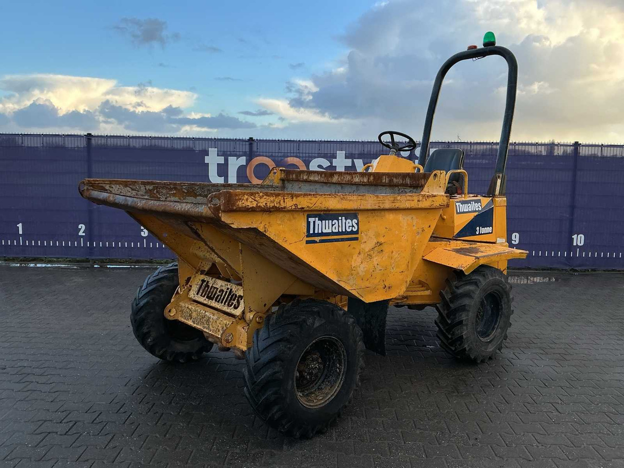 2004 THWAITES 3 TON DUMPER - Мини истоварувач: слика 1 2004 THWAITES 3 TON DUMPER - Мини истоварувач: слика 1