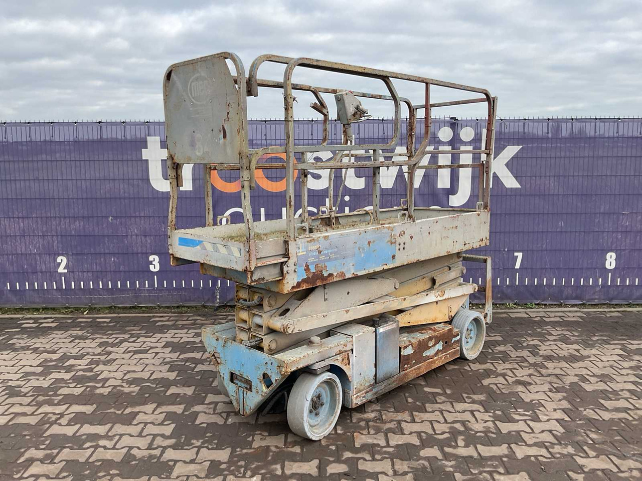2005 - MEC - 2633ES - SCISSOR LIFT - Дигачка платформа: слика 1 2005 - MEC - 2633ES - SCISSOR LIFT - Дигачка платформа: слика 1