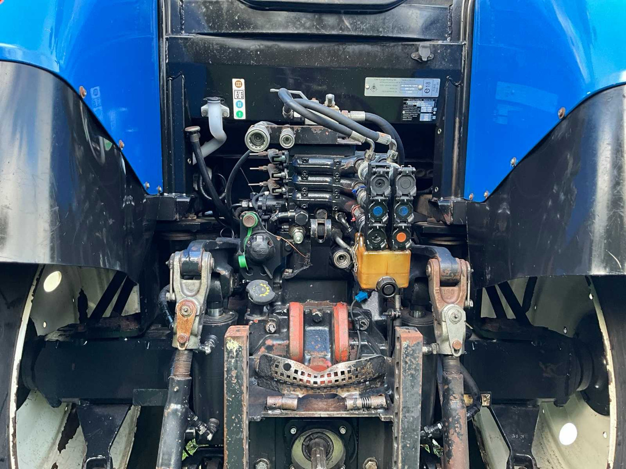 Трактор 2008 NEW HOLLAND T6070 FOUR WHEEL DRIVE FARM TRACTOR: слика 17 Трактор 2008 NEW HOLLAND T6070 FOUR WHEEL DRIVE FARM TRACTOR: слика 17