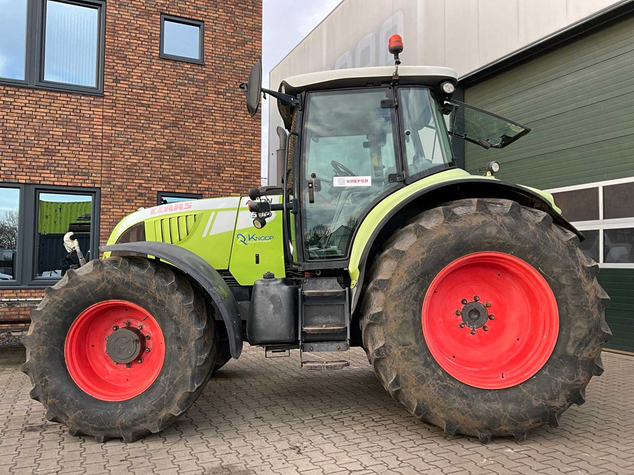 2009 CLAAS ARION 640 A19 FOUR-WHEEL DRIVE FARM TRACTOR - Трактор: слика 5 2009 CLAAS ARION 640 A19 FOUR-WHEEL DRIVE FARM TRACTOR - Трактор: слика 5