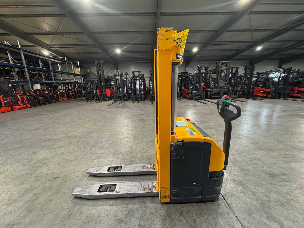 2012 SERVICE + UVV 09/2026 JUNGHEINRICH EJC220 2,000KG STACKER PALLET TRUCK ANT FREE LIFT 5,484 HOURS - Вилушкар: слика 1 2012 SERVICE + UVV 09/2026 JUNGHEINRICH EJC220 2,000KG STACKER PALLET TRUCK ANT FREE LIFT 5,484 HOURS - Вилушкар: слика 1