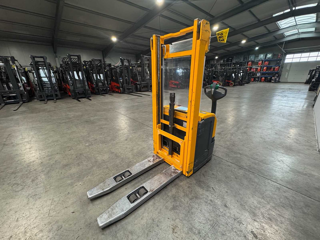 2012 SERVICE + UVV 09/2026 JUNGHEINRICH EJC220 2,000KG STACKER PALLET TRUCK ANT FREE LIFT 5,484 HOURS - Вилушкар: слика 4 2012 SERVICE + UVV 09/2026 JUNGHEINRICH EJC220 2,000KG STACKER PALLET TRUCK ANT FREE LIFT 5,484 HOURS - Вилушкар: слика 4