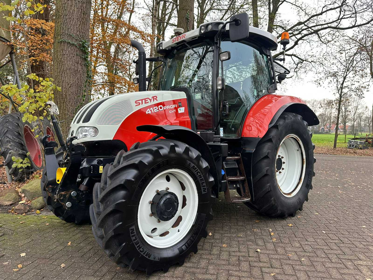 2014 STEYR 4120 PROFI CVT ALL-WHEEL DRIVE FARM TRACTOR - Трактор: слика 1 2014 STEYR 4120 PROFI CVT ALL-WHEEL DRIVE FARM TRACTOR - Трактор: слика 1