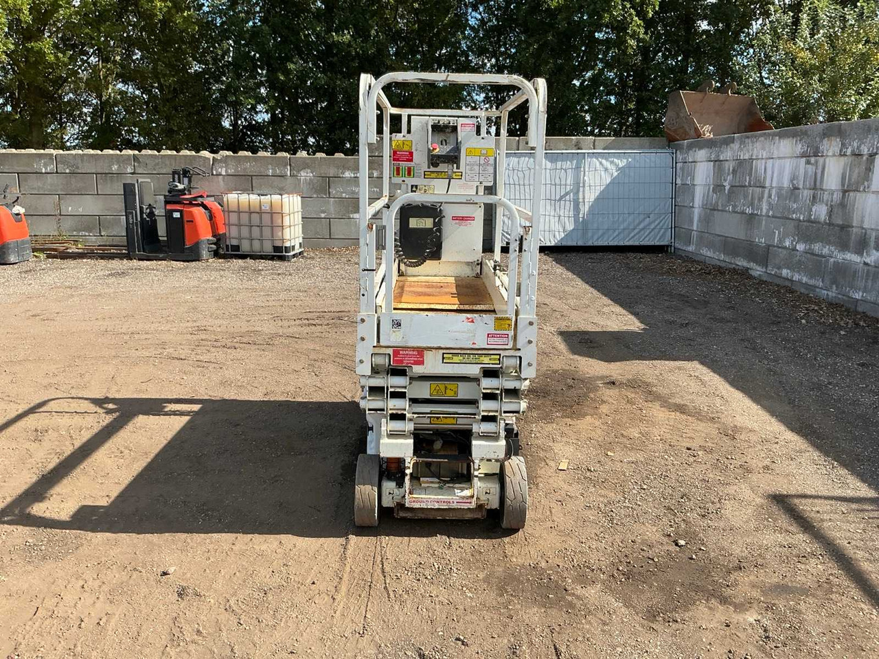 2015 JLG 1930ES SCISSOR LIFT - Дигачка платформа: слика 4 2015 JLG 1930ES SCISSOR LIFT - Дигачка платформа: слика 4