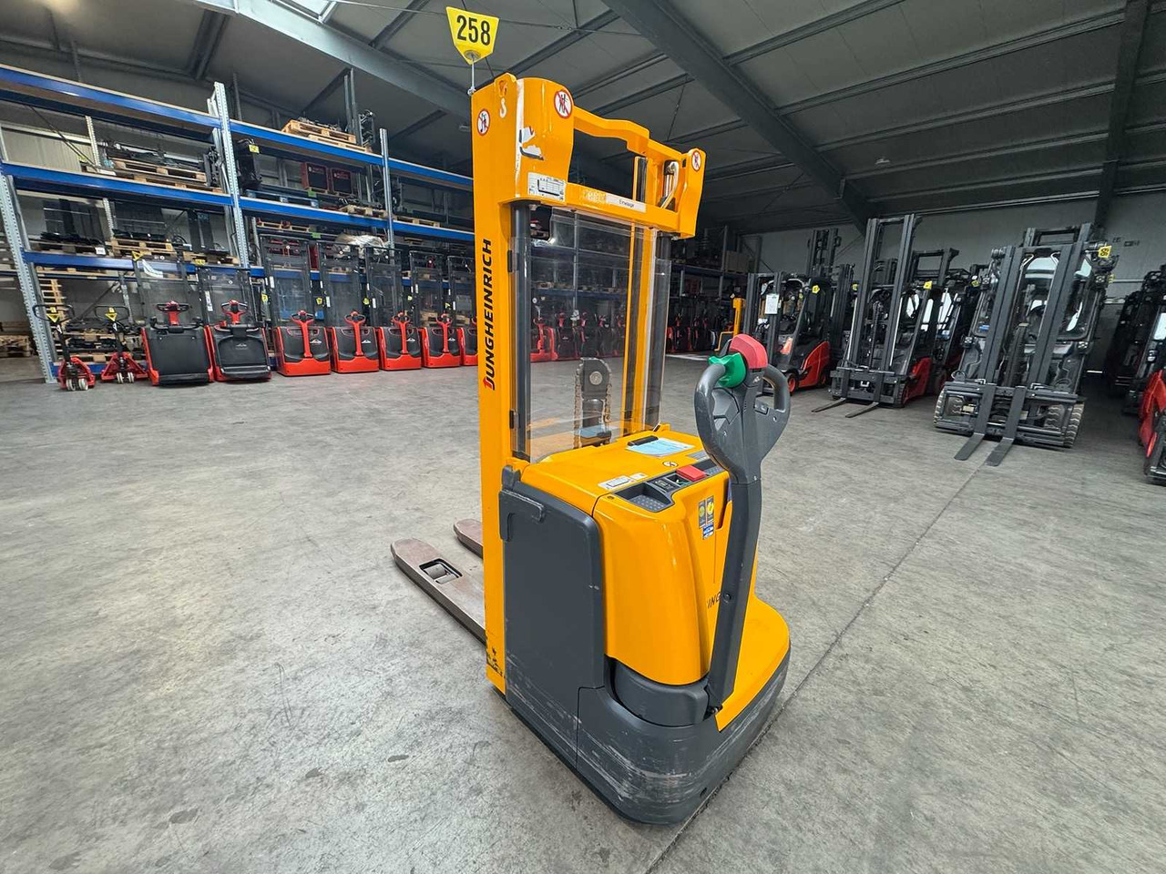 2015 JUNGHEINRICH EJC220 2,000KG STACKER PALLET TRUCK ANT FREE LIFT - Вилушкар: слика 4 2015 JUNGHEINRICH EJC220 2,000KG STACKER PALLET TRUCK ANT FREE LIFT - Вилушкар: слика 4