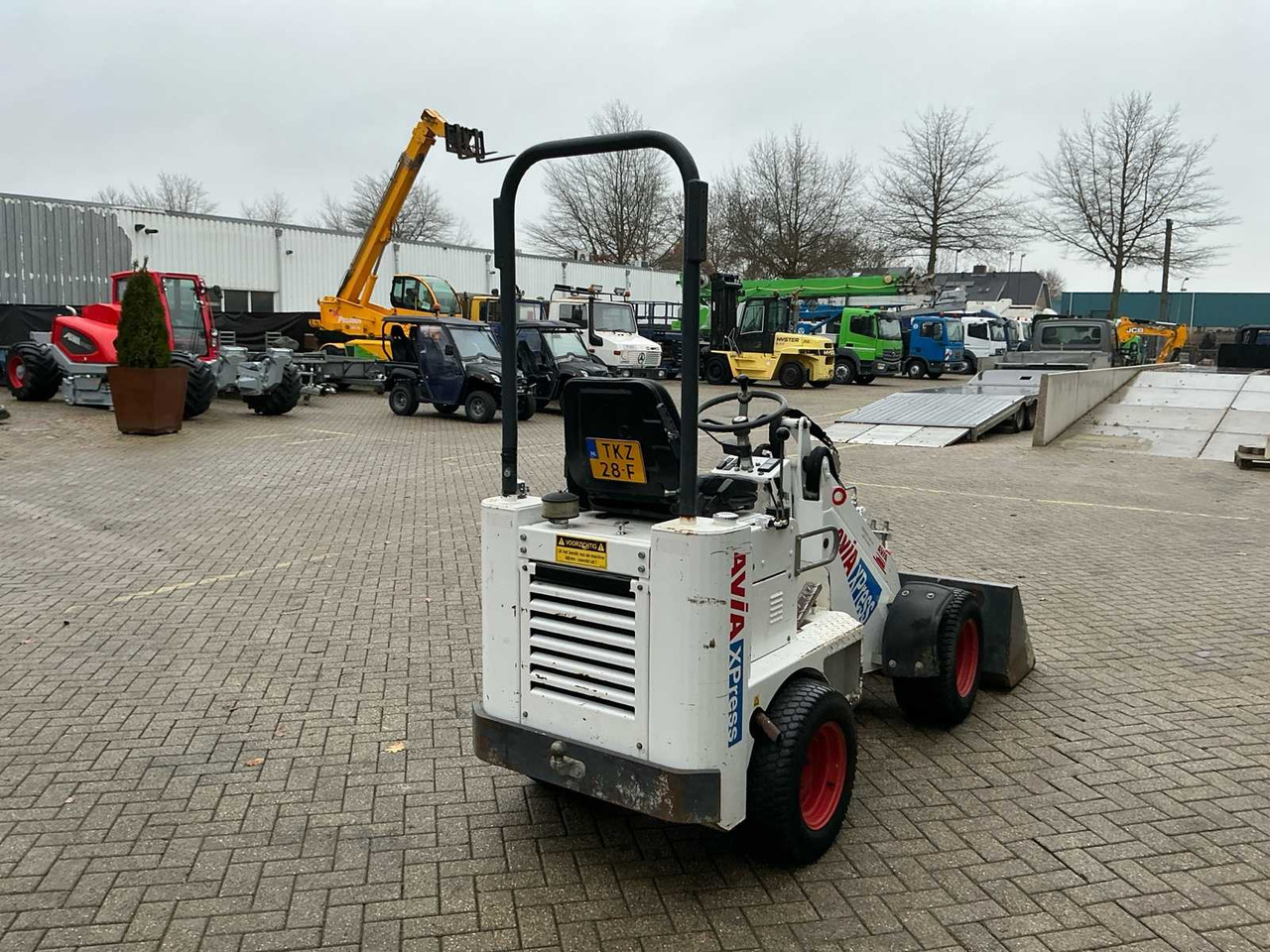 2017 100 KNIKMOPS - Натоварувач на тркала: слика 5 2017 100 KNIKMOPS - Натоварувач на тркала: слика 5