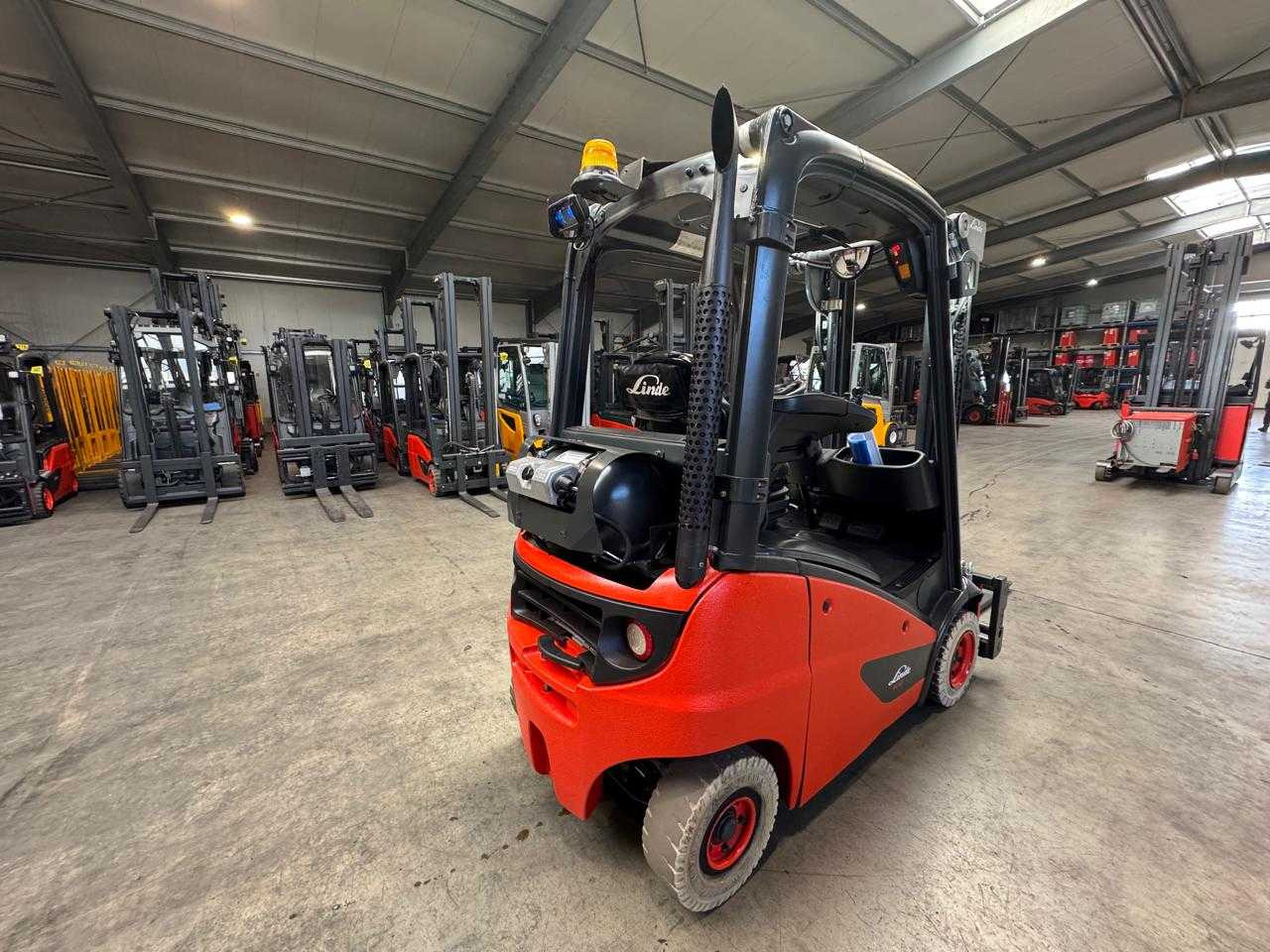 2017 SERVICE + UVV 10/2026 LINDE H16T 1,600KG 3RD + 4TH VALVE FORK ADJUSTER GAS FORKLIFT 6,710 HOURS - Вилушкар: слика 3 2017 SERVICE + UVV 10/2026 LINDE H16T 1,600KG 3RD + 4TH VALVE FORK ADJUSTER GAS FORKLIFT 6,710 HOURS - Вилушкар: слика 3