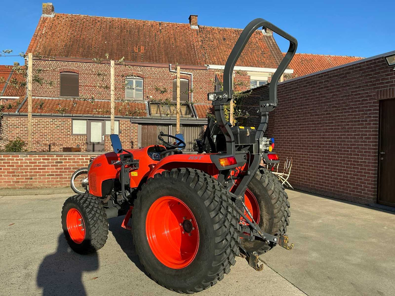 2020 KUBOTA L1361 FOUR WHEEL DRIVE FARM TRACTOR - Трактор: слика 3 2020 KUBOTA L1361 FOUR WHEEL DRIVE FARM TRACTOR - Трактор: слика 3
