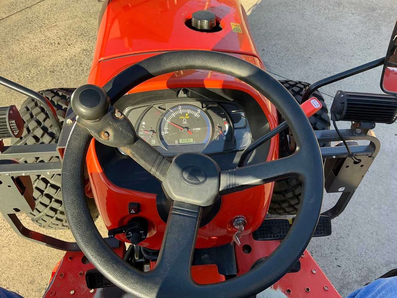 Трактор 2020 KUBOTA L1361 FOUR WHEEL DRIVE FARM TRACTOR: слика 12