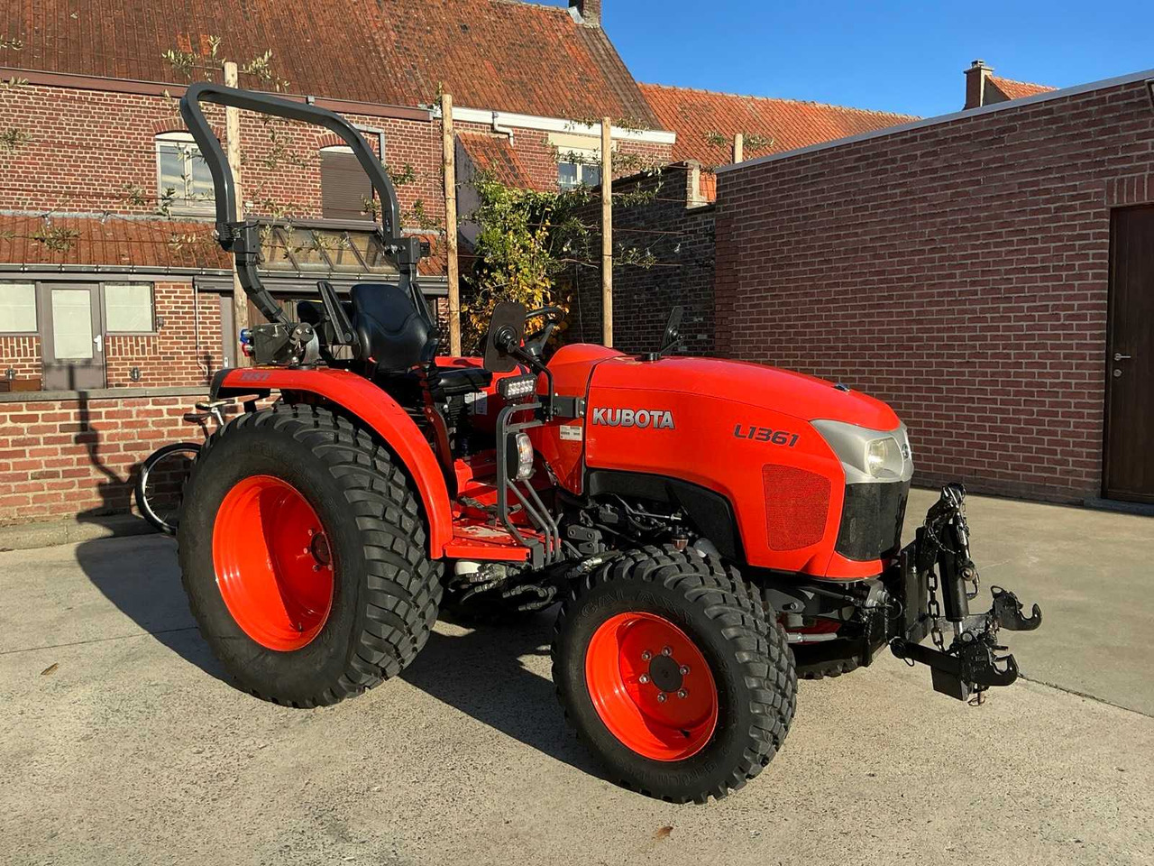2020 KUBOTA L1361 FOUR WHEEL DRIVE FARM TRACTOR - Трактор: слика 4 2020 KUBOTA L1361 FOUR WHEEL DRIVE FARM TRACTOR - Трактор: слика 4