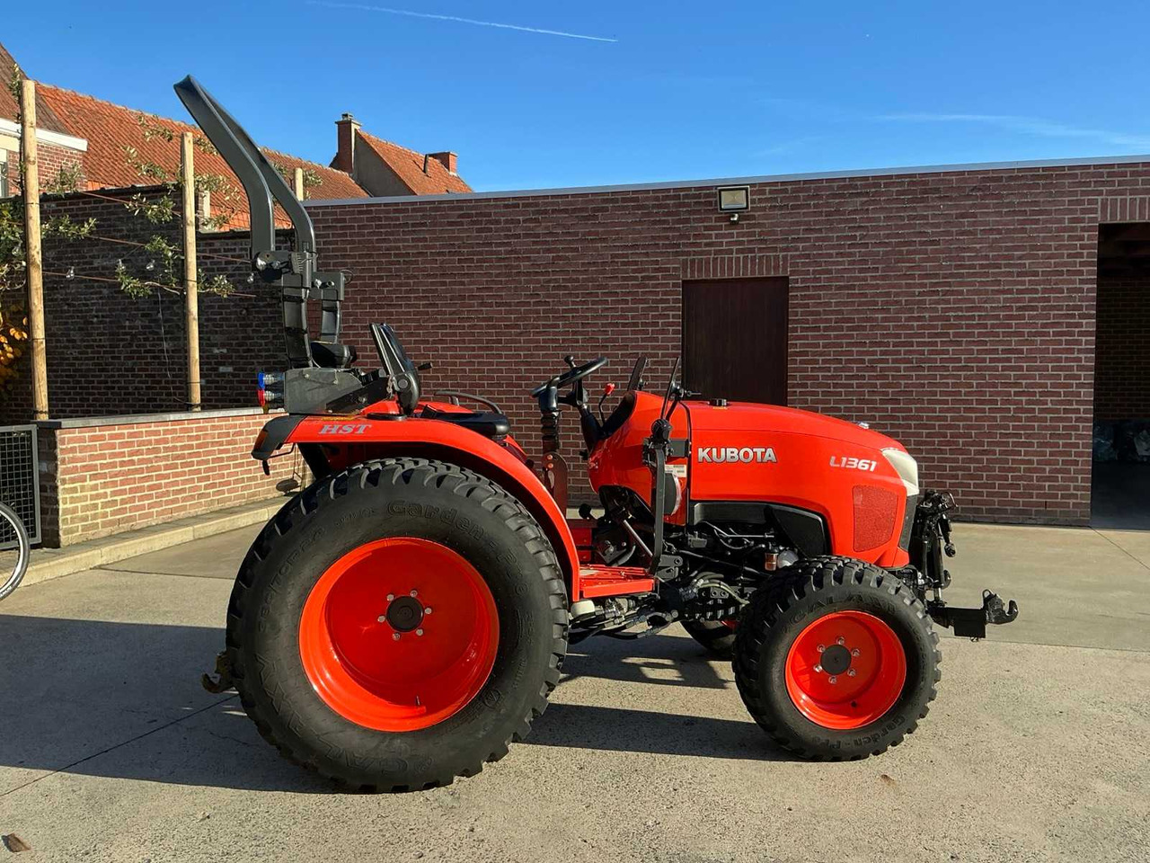 2020 KUBOTA L1361 FOUR WHEEL DRIVE FARM TRACTOR - Трактор: слика 5 2020 KUBOTA L1361 FOUR WHEEL DRIVE FARM TRACTOR - Трактор: слика 5