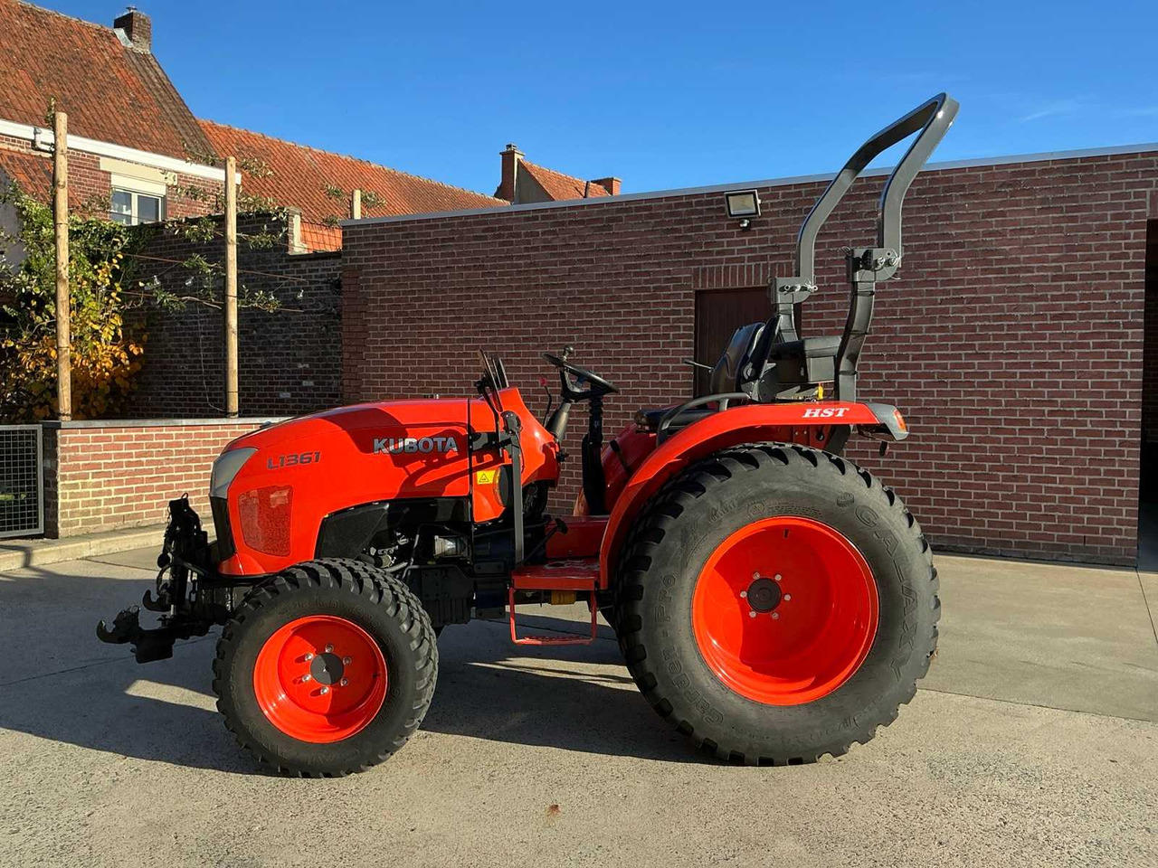 2020 KUBOTA L1361 FOUR WHEEL DRIVE FARM TRACTOR - Трактор: слика 2 2020 KUBOTA L1361 FOUR WHEEL DRIVE FARM TRACTOR - Трактор: слика 2