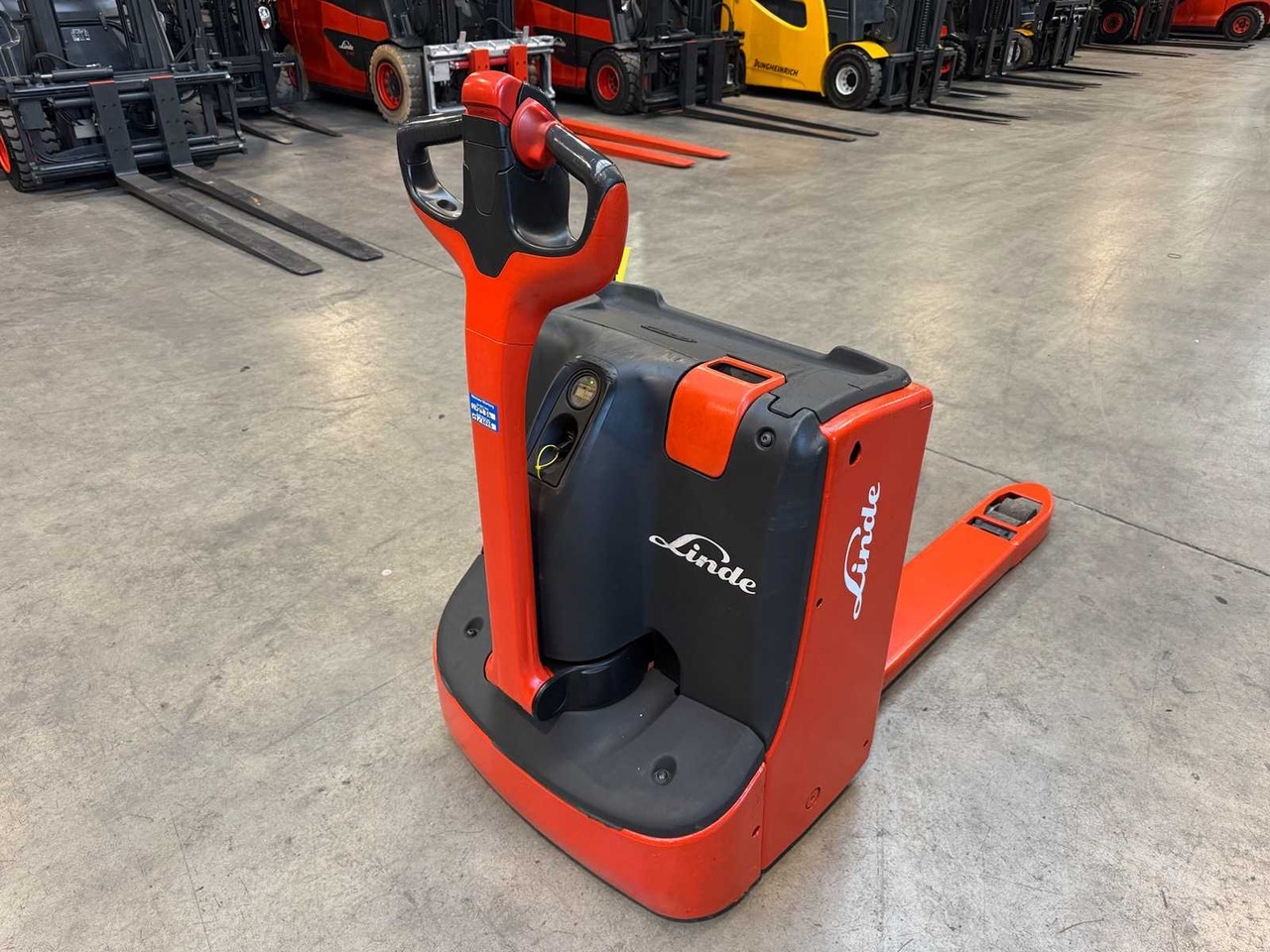 2020 SERVICE 12/2026 LINDE T16 1,600KG PALLET TRUCK ANT STACKER INITIAL STROKE 1,789 HOURS - Вилушкар: слика 4 2020 SERVICE 12/2026 LINDE T16 1,600KG PALLET TRUCK ANT STACKER INITIAL STROKE 1,789 HOURS - Вилушкар: слика 4