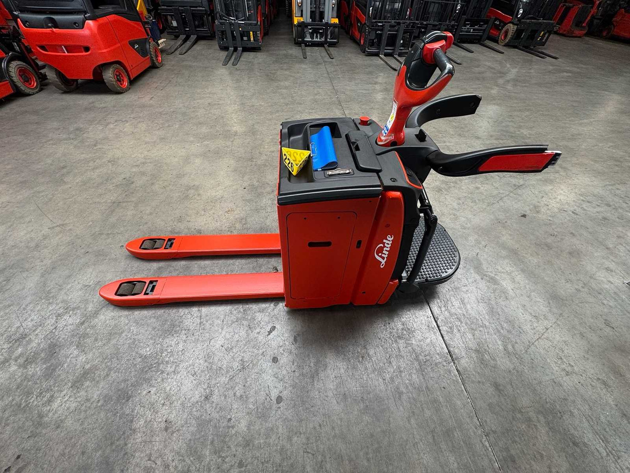2020 SERVICE + UVV 10/2026 LINDE T20AP 2,000KG PALLET TRUCK ANT STACKER PLATFORM T20 AP 2,536 HOURS - Вилушкар: слика 1 2020 SERVICE + UVV 10/2026 LINDE T20AP 2,000KG PALLET TRUCK ANT STACKER PLATFORM T20 AP 2,536 HOURS - Вилушкар: слика 1
