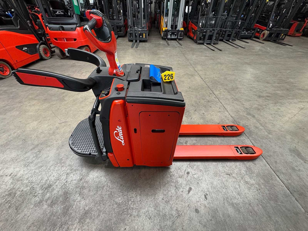 2020 SERVICE + UVV 10/2026 LINDE T20AP 2,000KG PALLET TRUCK ANT STACKER PLATFORM T20 AP 2,536 HOURS - Вилушкар: слика 3 2020 SERVICE + UVV 10/2026 LINDE T20AP 2,000KG PALLET TRUCK ANT STACKER PLATFORM T20 AP 2,536 HOURS - Вилушкар: слика 3