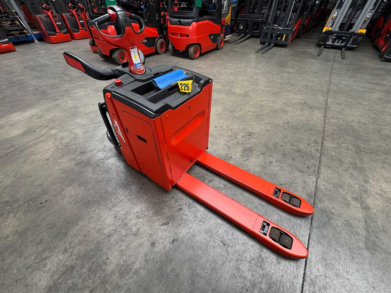 2020 SERVICE + UVV 10/2026 LINDE T20AP 2,000KG PALLET TRUCK ANT STACKER PLATFORM T20 AP 2,536 HOURS - Вилушкар: слика 2 2020 SERVICE + UVV 10/2026 LINDE T20AP 2,000KG PALLET TRUCK ANT STACKER PLATFORM T20 AP 2,536 HOURS - Вилушкар: слика 2