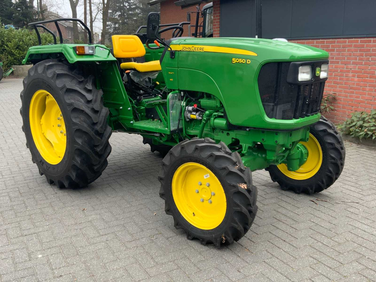 2022 JOHN DEERE 5050D ALL-WHEEL DRIVE FARM TRACTOR "UNUSED" - Трактор: слика 2 2022 JOHN DEERE 5050D ALL-WHEEL DRIVE FARM TRACTOR "UNUSED" - Трактор: слика 2