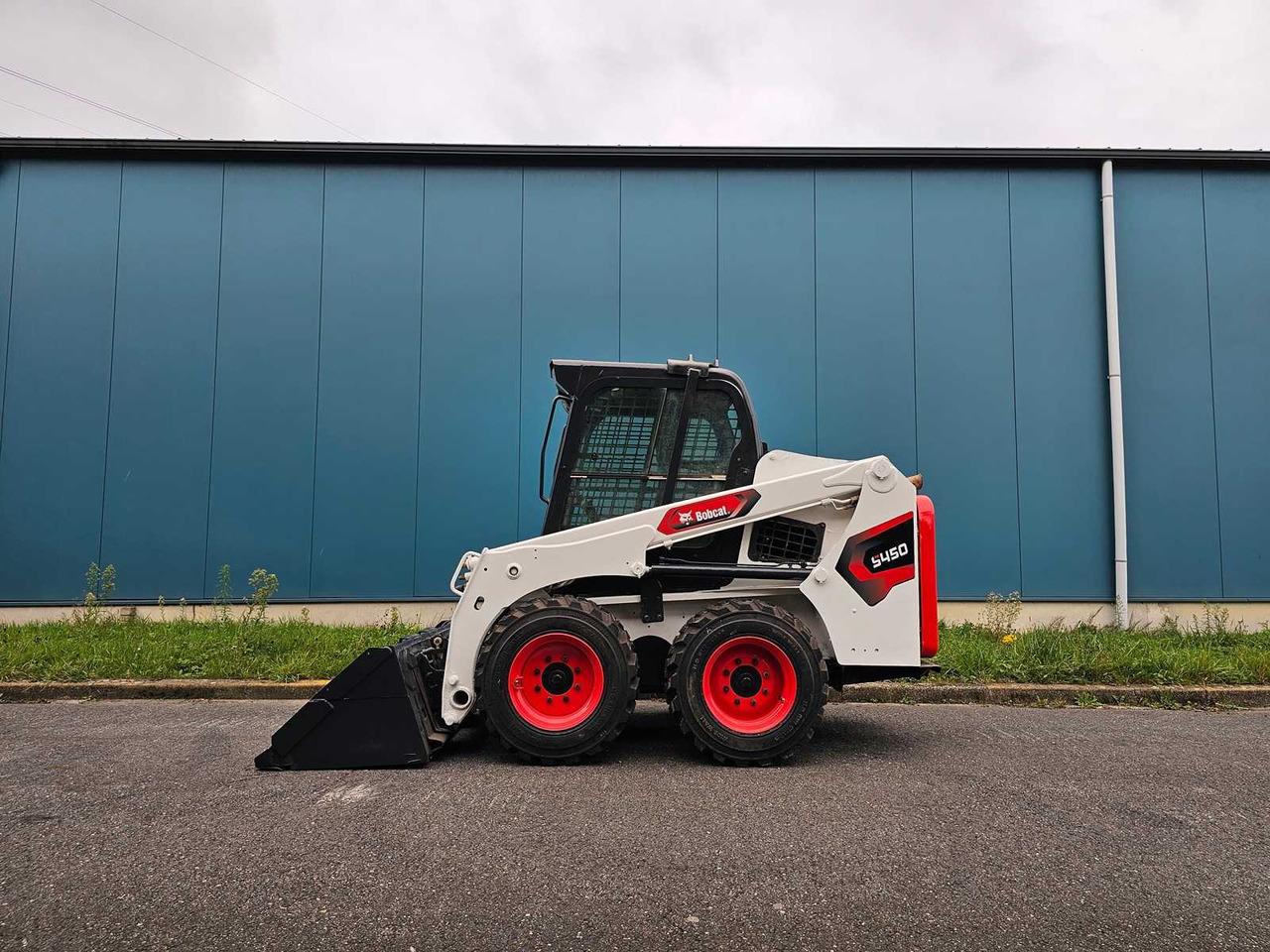 2023 BOBCAT S450 SKID STEER LOADER - Компактен натоварувач со гасеници: слика 2 2023 BOBCAT S450 SKID STEER LOADER - Компактен натоварувач со гасеници: слика 2
