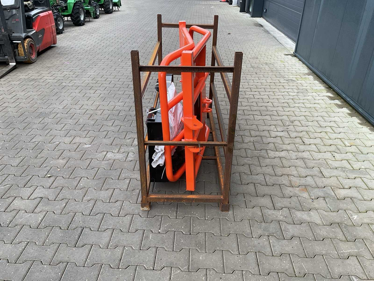2025 - GIYI - CL100 - SKID STEER CLAMP GRABBER - Компактен натоварувач со гасеници: слика 3 2025 - GIYI - CL100 - SKID STEER CLAMP GRABBER - Компактен натоварувач со гасеници: слика 3