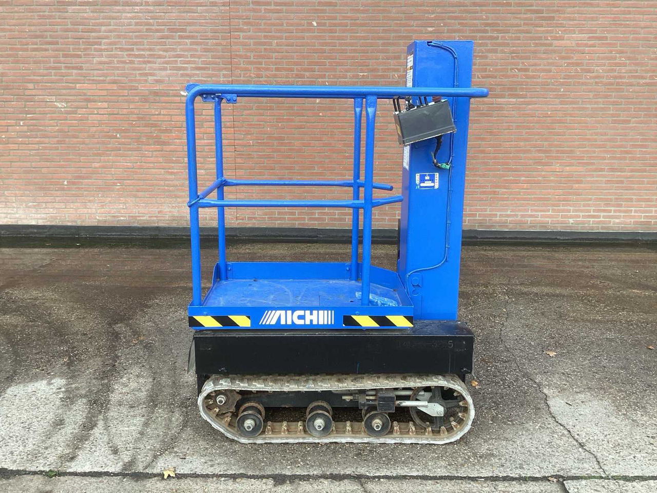 AICHI 2009 AICHI RM04B CRAWLER BOOM LIFT - Дигачка платформа: слика 2 AICHI 2009 AICHI RM04B CRAWLER BOOM LIFT - Дигачка платформа: слика 2