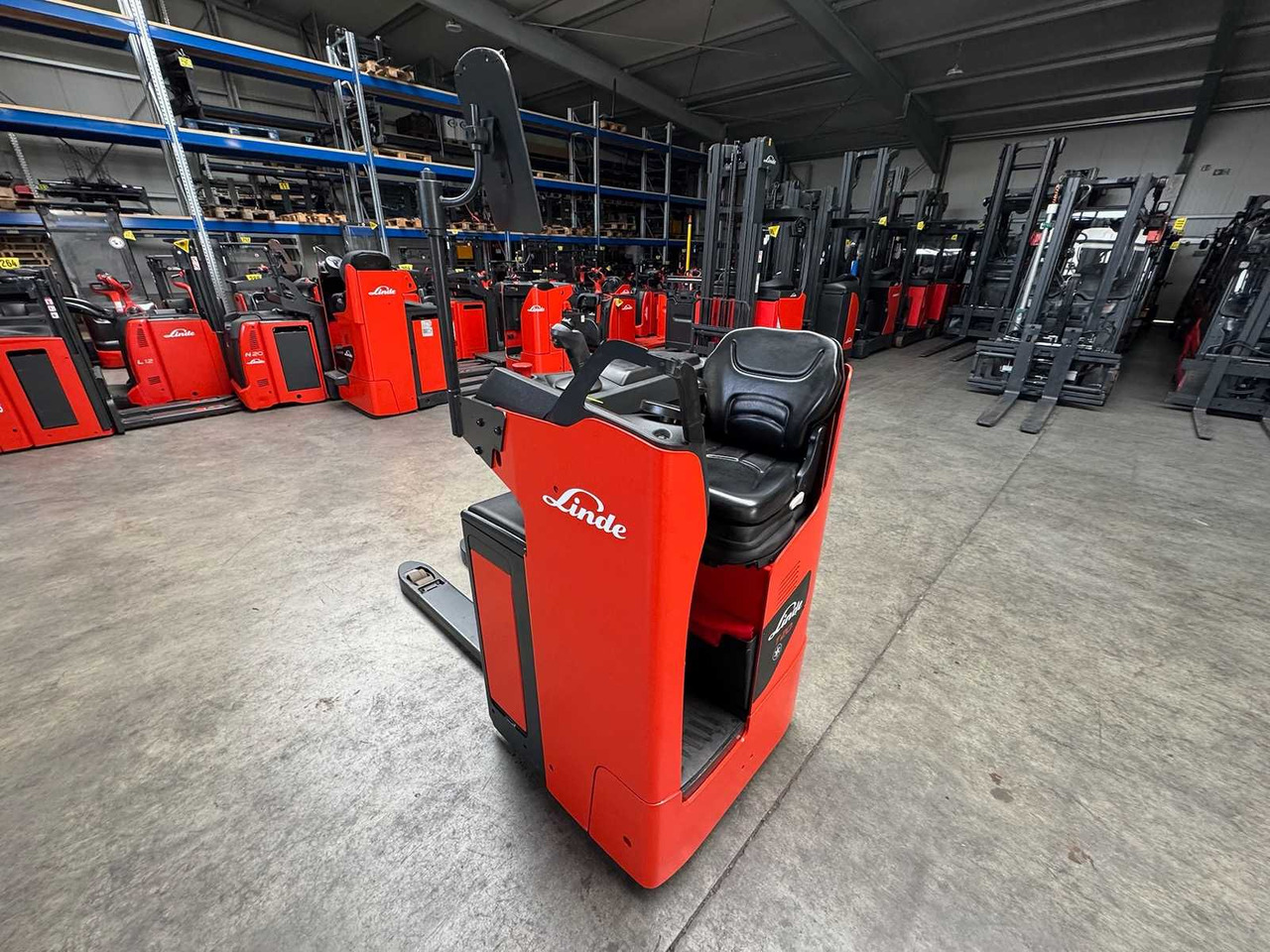 BATTERY 46/2023 BJ.2020 SERVICE + UVV 08/2026 LINDE T20R PALLET TRUCK STACKER ANT 4,715 HOURS - Вилушкар: слика 4 BATTERY 46/2023 BJ.2020 SERVICE + UVV 08/2026 LINDE T20R PALLET TRUCK STACKER ANT 4,715 HOURS - Вилушкар: слика 4