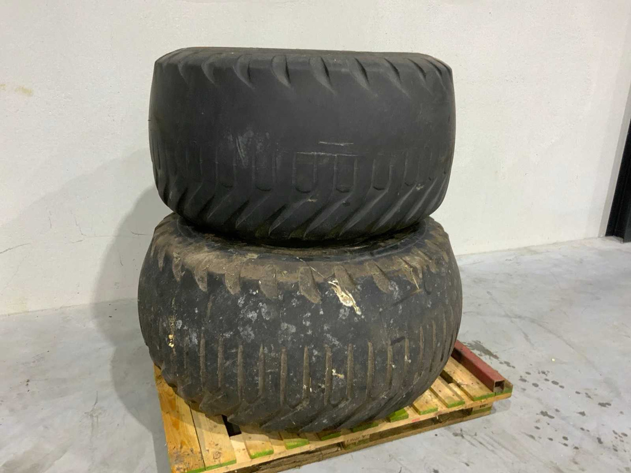 Трактор CEAT FLOTATION T422 - 600/55R22.5 TIPPER TIRE (2X): слика 6