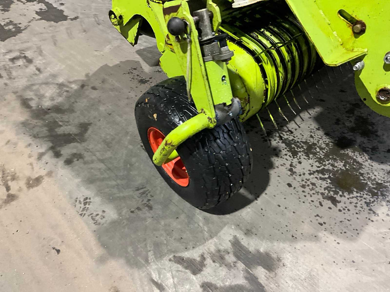 Комбајн за сточна храна CLAAS PU 300 HD GRASS PICK-UP: слика 17 Комбајн за сточна храна CLAAS PU 300 HD GRASS PICK-UP: слика 17