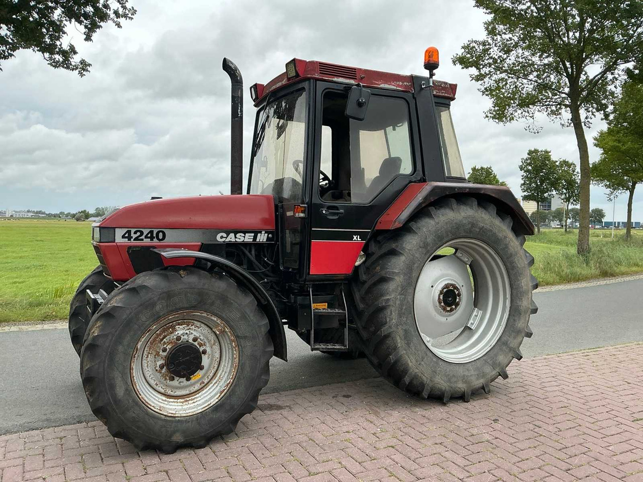 Case ih 4230 xl - Трактор: слика 2 Case ih 4230 xl - Трактор: слика 2