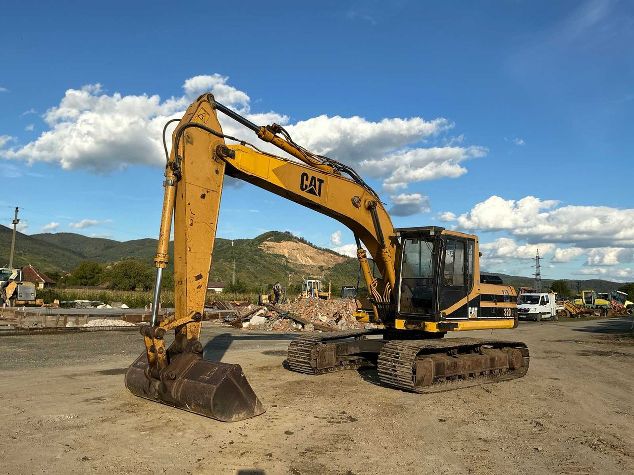 Caterpillar 320 L - Багер гасеничар: слика 1 Caterpillar 320 L - Багер гасеничар: слика 1