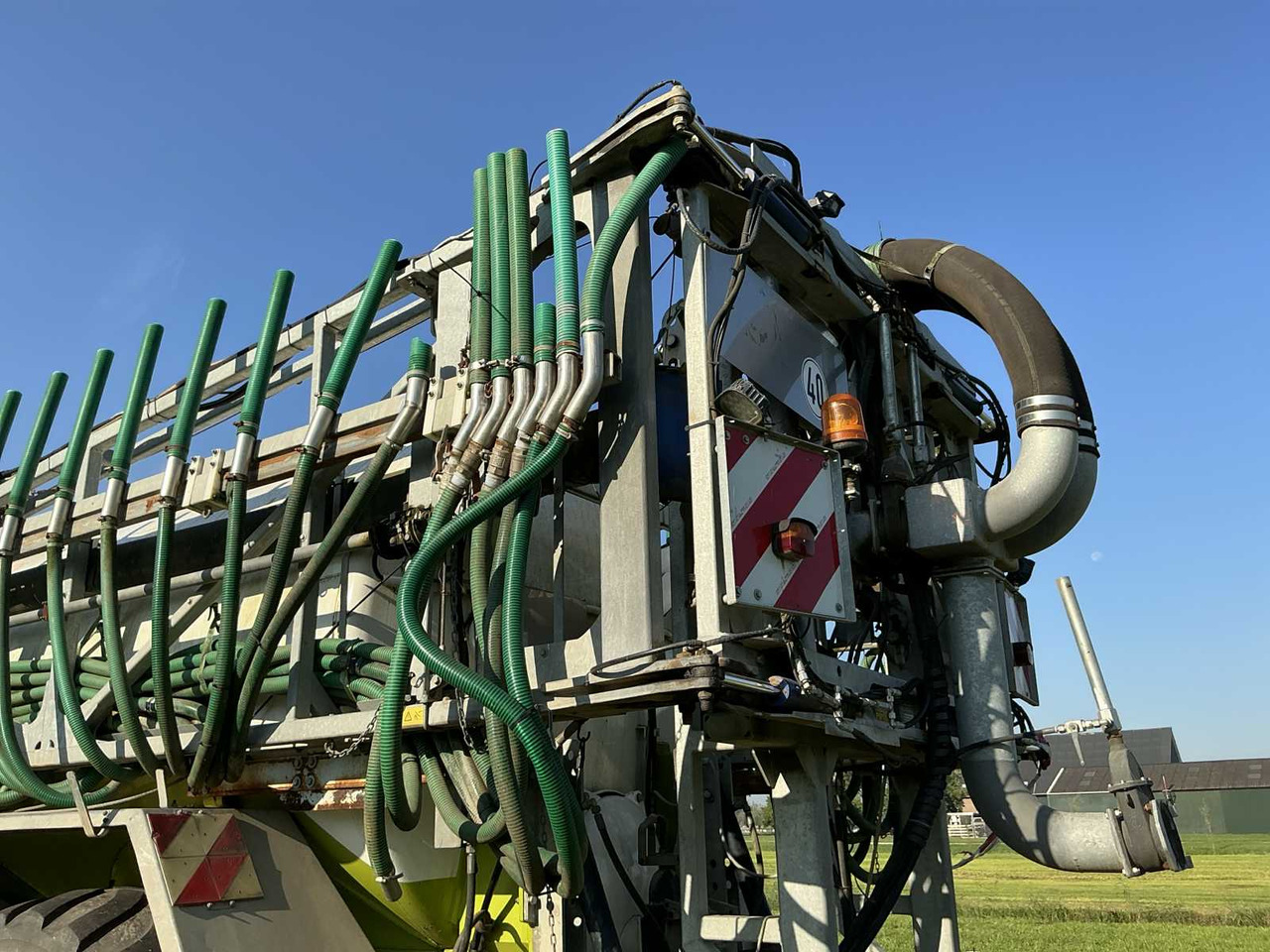 Claas Xerion 3800 Trac VC - PTLX 28 - Распрскувач на арско ѓубриво: слика 5 Claas Xerion 3800 Trac VC - PTLX 28 - Распрскувач на арско ѓубриво: слика 5