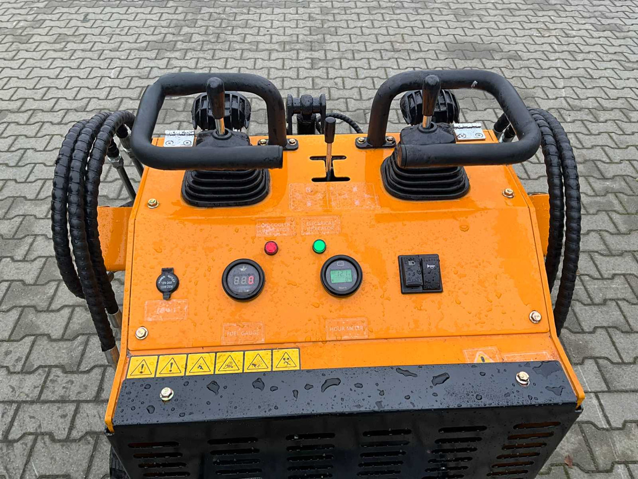 Компактен натоварувач DPC HT-320: слика 12