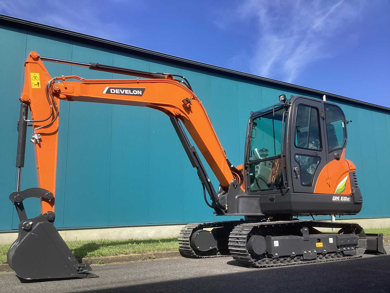 Develon DX60E-10N - Мини багер: слика 1 Develon DX60E-10N - Мини багер: слика 1