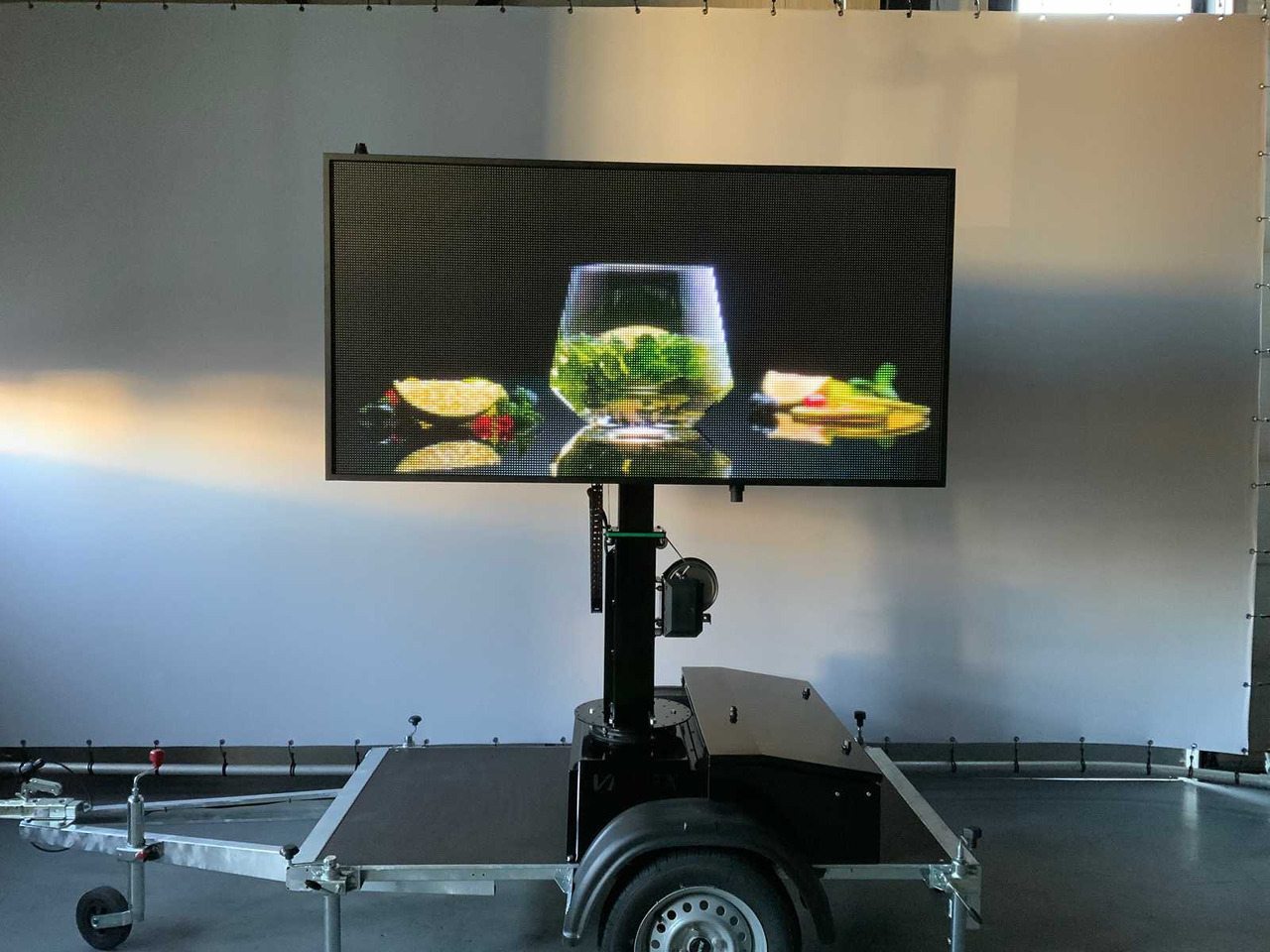 Друга машина Viplex tekstkar P8 ledscherm op aanhangwagen: слика 29