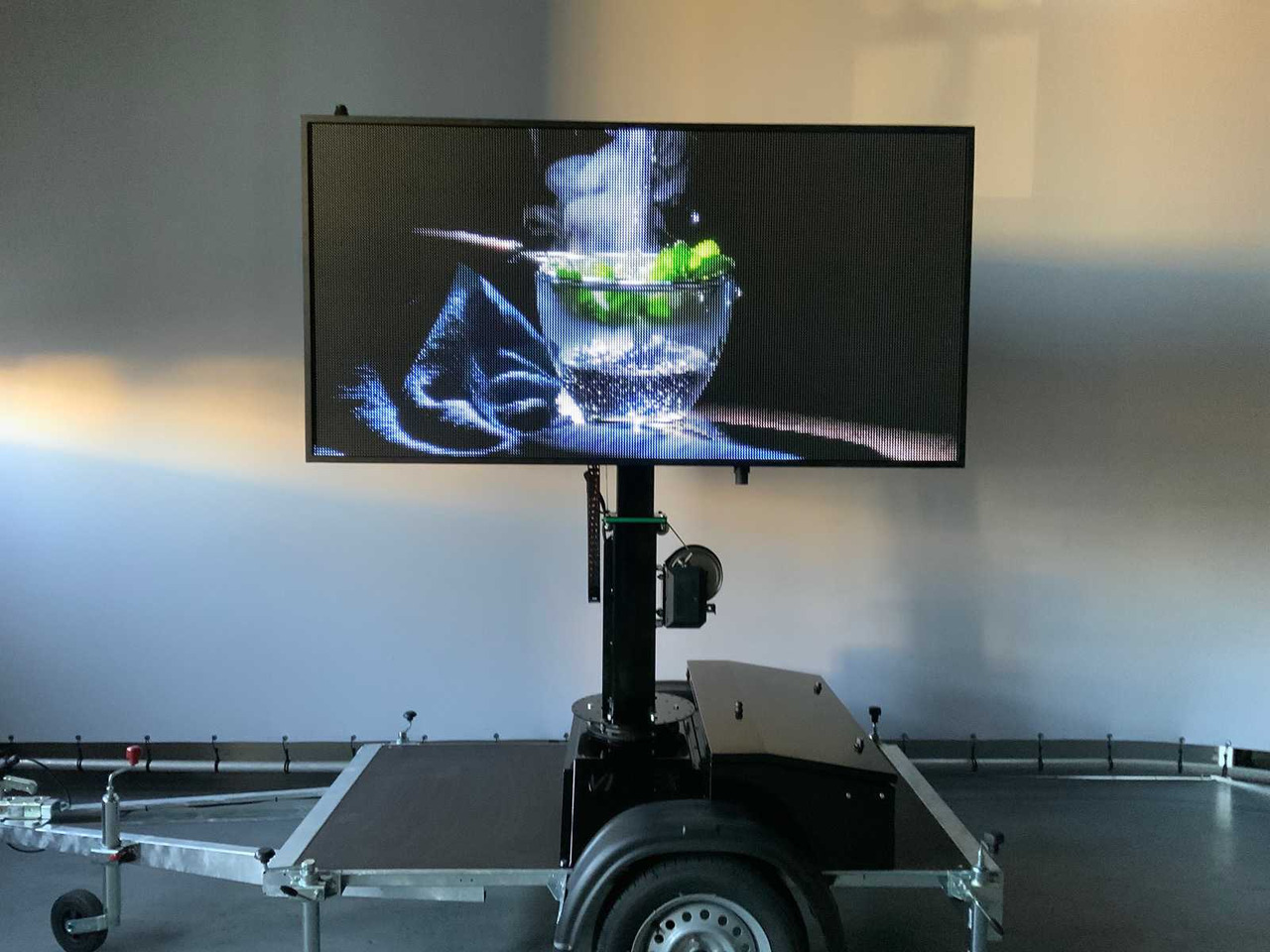 Друга машина Viplex tekstkar P8 ledscherm op aanhangwagen: слика 37
