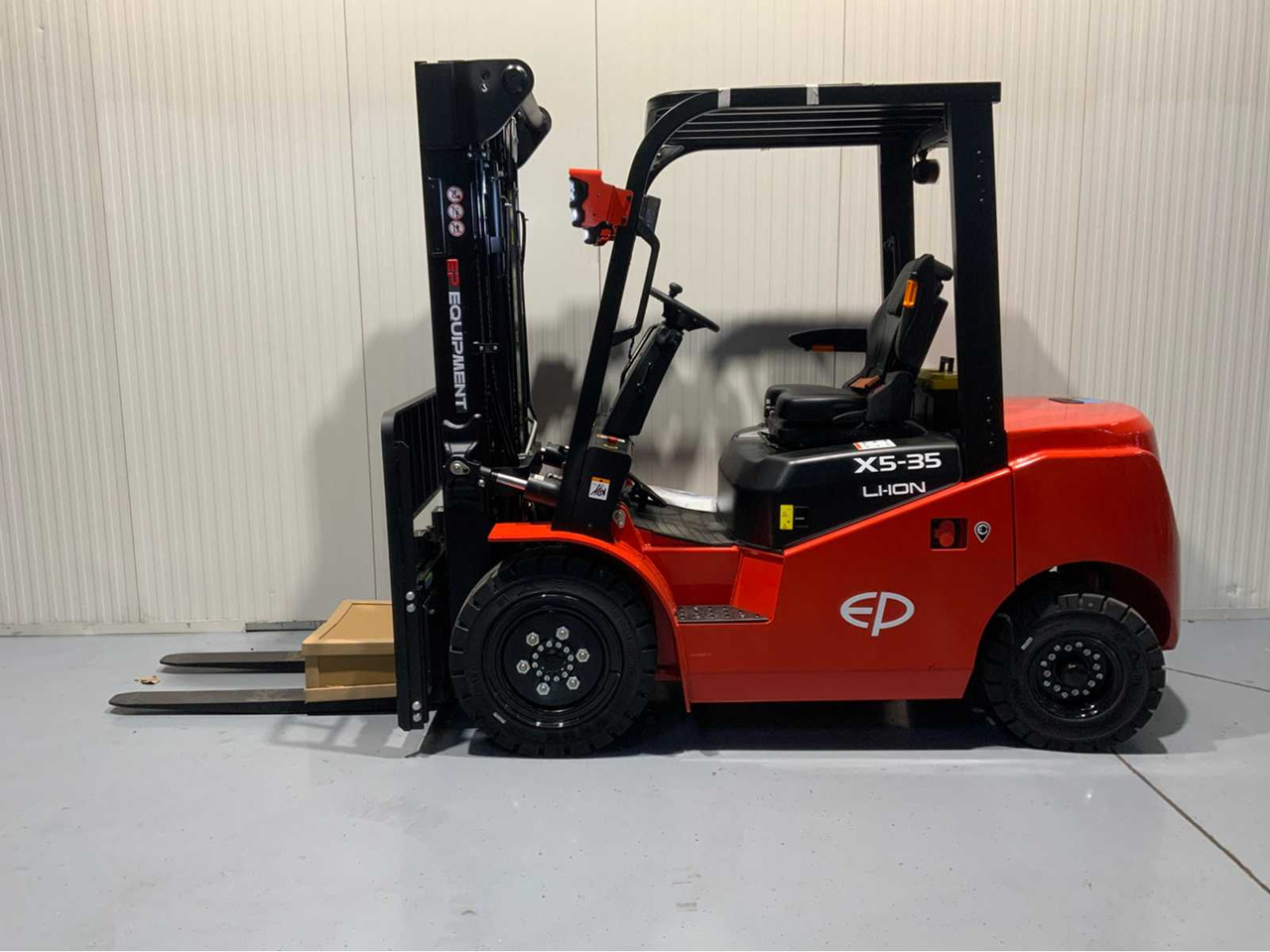 EP 3500KG LIFTING CAPACITY- 4.8 METER PLYWOOD, FREE-LIFT, SIDE-SHIFT FORKLIFT - Вилушкар: слика 2 EP 3500KG LIFTING CAPACITY- 4.8 METER PLYWOOD, FREE-LIFT, SIDE-SHIFT FORKLIFT - Вилушкар: слика 2