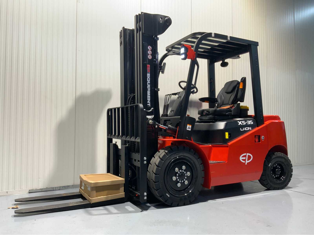 EP 3500KG LIFTING CAPACITY- 4.8 METER PLYWOOD, FREE-LIFT, SIDE-SHIFT FORKLIFT - Вилушкар: слика 1 EP 3500KG LIFTING CAPACITY- 4.8 METER PLYWOOD, FREE-LIFT, SIDE-SHIFT FORKLIFT - Вилушкар: слика 1